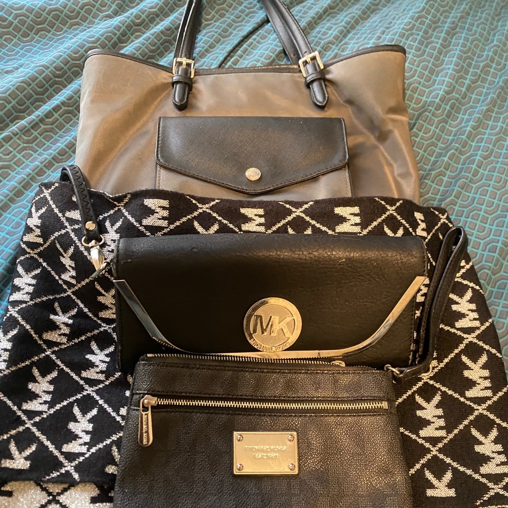4 Piece Michael Kors Set Tote, Clutch Wallet and Cloth Set - Black